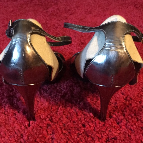 Shoes - Picture 3 of 8